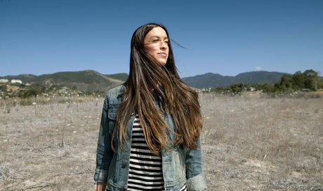 Alanis Morissette pretty pornstar picture