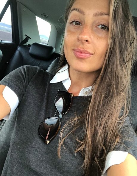 Elizabeth Sentbyeros model nudes photo