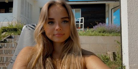 Misss Vikka nude model gallery