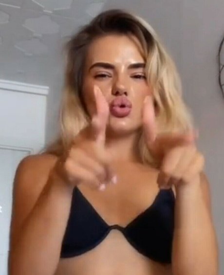 babysitter valentina model sexy pic