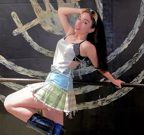 Elizabeth Rudy model beautiful pic