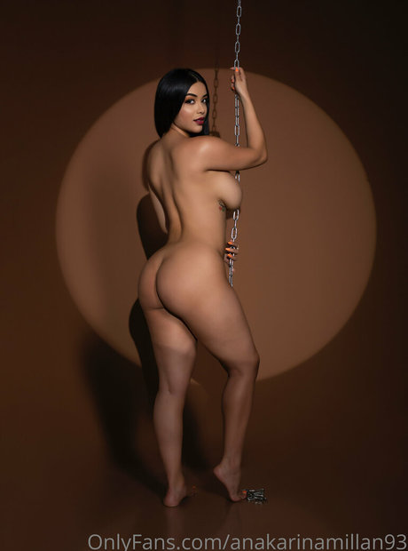 anakarinamillan93 model porn images