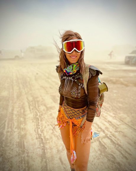 Maria Elisa Camargo nudes model images