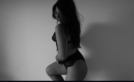 Iamelenjoyy pornstar beautiful img