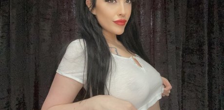 Finalgirlx nude model pic