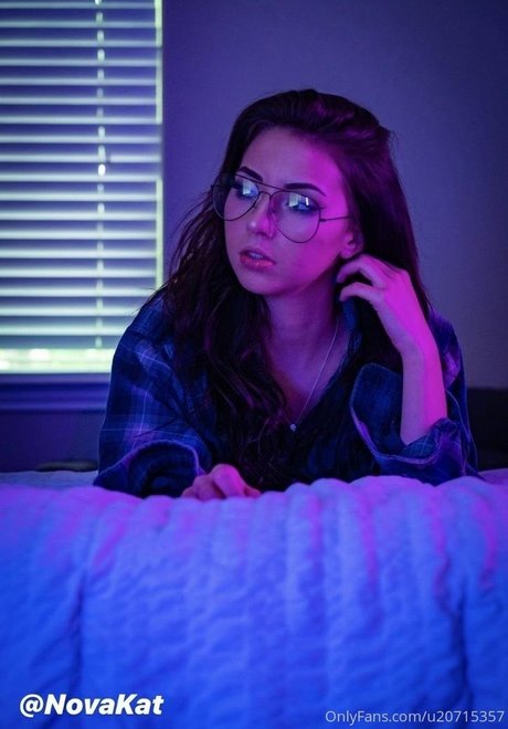 novakat beautiful actress pics