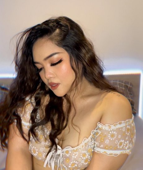 chubbypreeya hot model picture