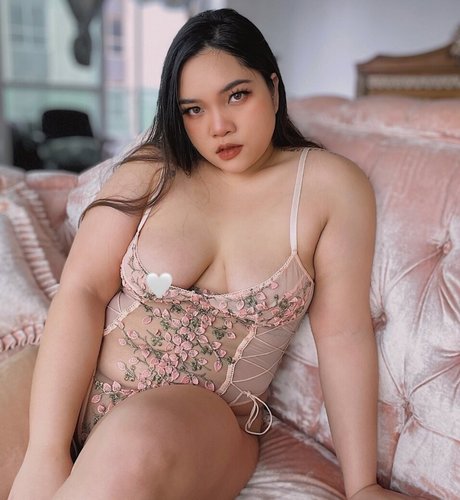 chubbypreeya star nude image