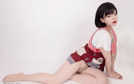 CD Jieun exclusive pornstar img