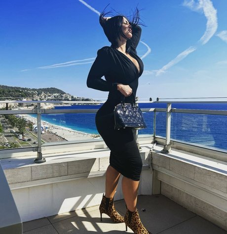 nadine djelassi nude pornstar picture