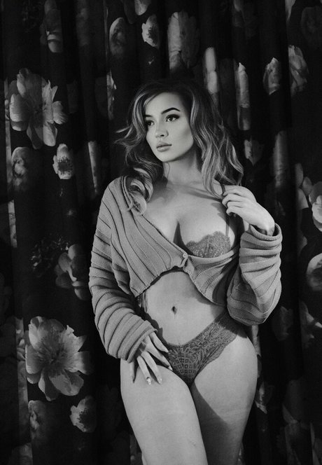 Torias Secret pornstar erotic image