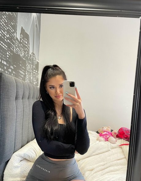 nataliebarness adult model pic