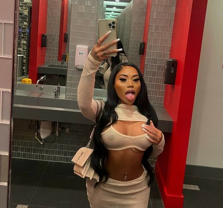 lissythedoll exclusive model pic