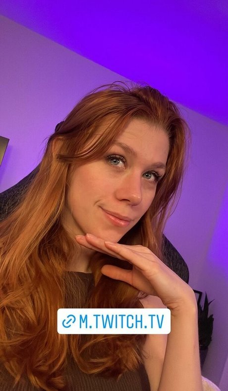 Seen Ellbats art model archive