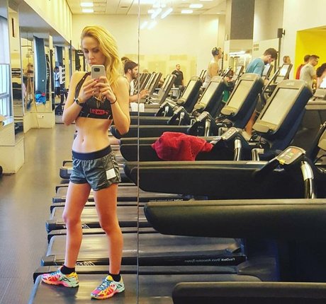 Tova Golan exclusive actress gallery