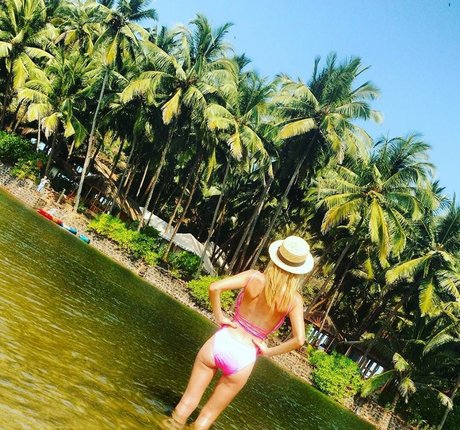 Tova Golan hot actress galleries