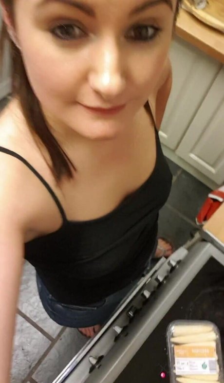 boredenglishwife model hot photo