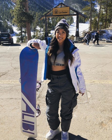 asian shemale onlyfans nudes images