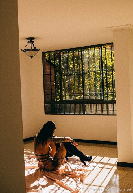 Sarah Schmidt high quality model images