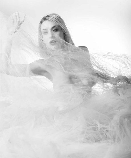 Lorih Caradonna model nudes pics