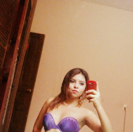 Mia Basanes beautiful star img