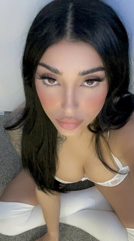 Rose Zaracupofchaiii model pretty picture