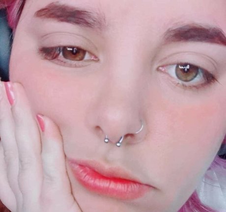 Firefliesowo exclusive model image