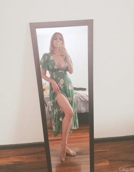 xxxcaligulaxxx model erotic picture