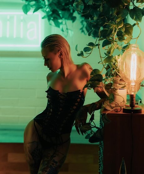 Shonda Laurelee Mackey star pornographic image