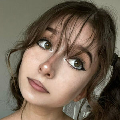 xyzaly art model pic