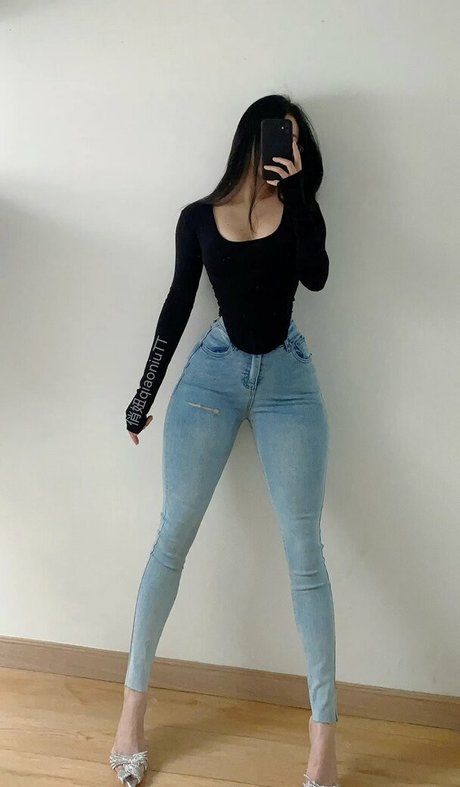 QianniuTT star erotic photos