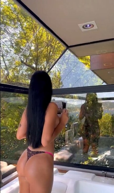 Victoria Medeiros art star photo