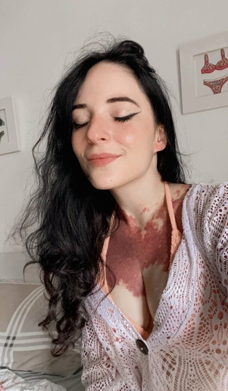 ingidish porn model photo