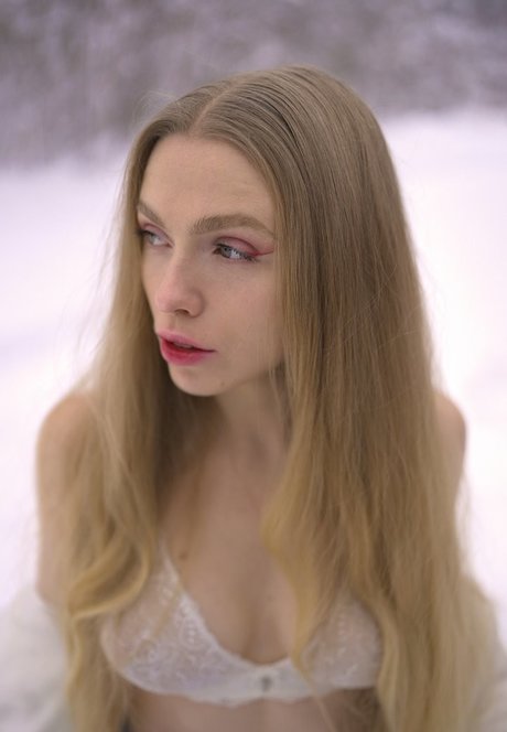 sirililia nude model pics