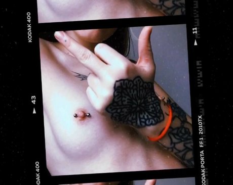 Abrillopizzo nude star images