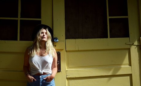 Rachel Keller erotic model pictures