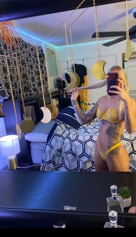 Macnpink model nudes pic