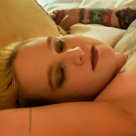 Twin Skeletons hot pornstar img