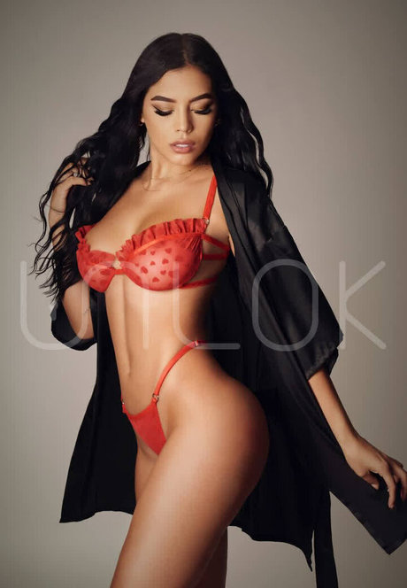 emilymatutt adult actress pic