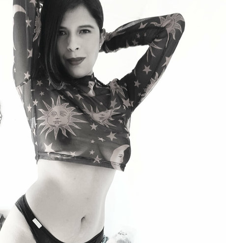 ghosti 50 sexy model image