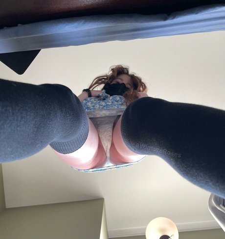 AWintersRoses erotic model img