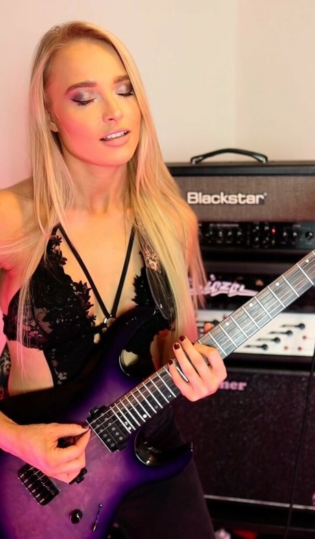 Sophie Lloyd pretty pornstar picture