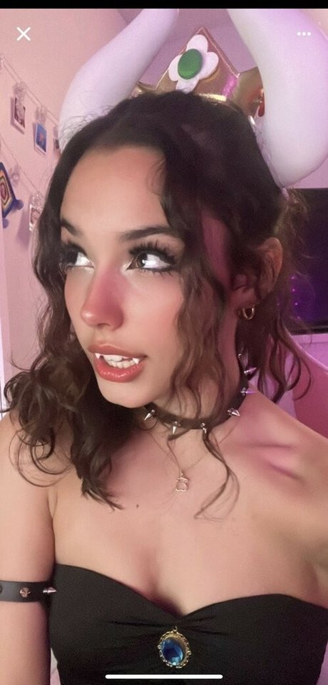 Alee babes exclusive model image