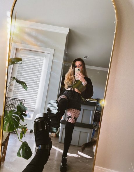 Brialeigh model erotic pics