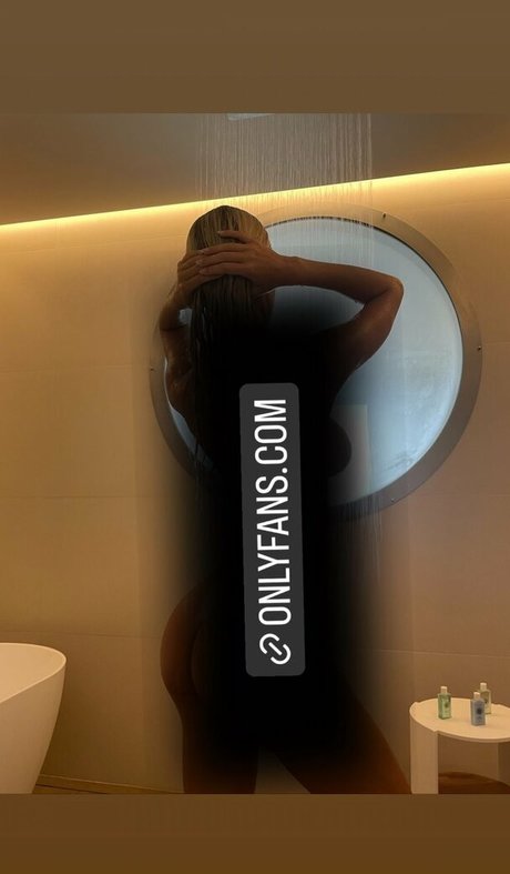 CaitlinJessie model pic