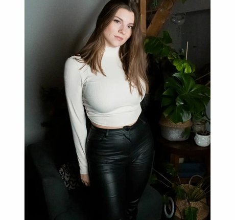 Jasmin Lutke model top gallery