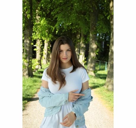 Jasmin Lutke high quality star picture