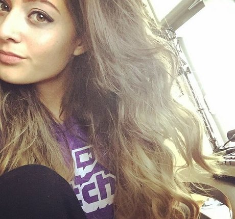 twomgovercsquared erotic model picture