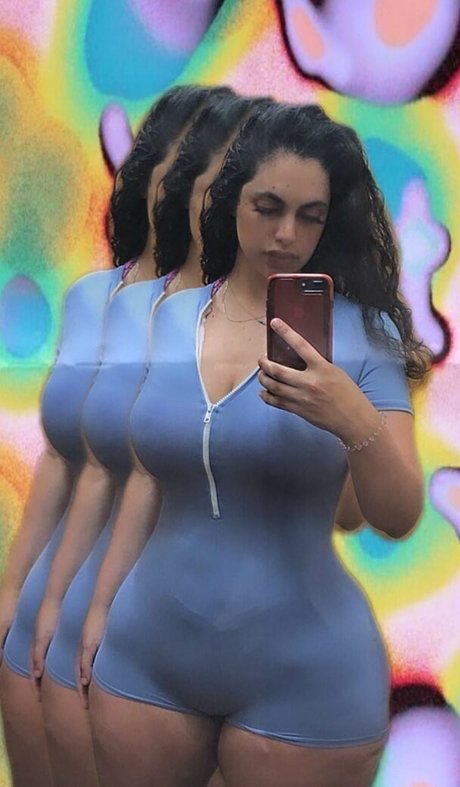 Razan Shihadeh model photos