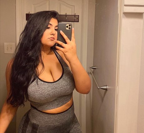 Prettydesibabixo star porn image